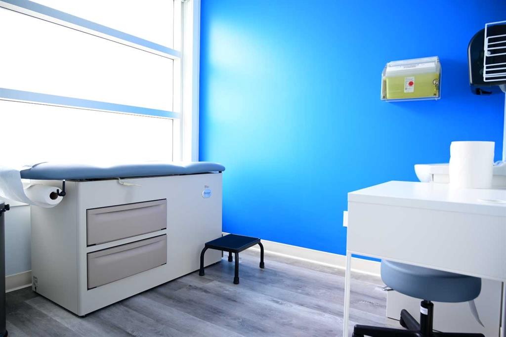 6108 Bowness Road Nw, Calgary, AB