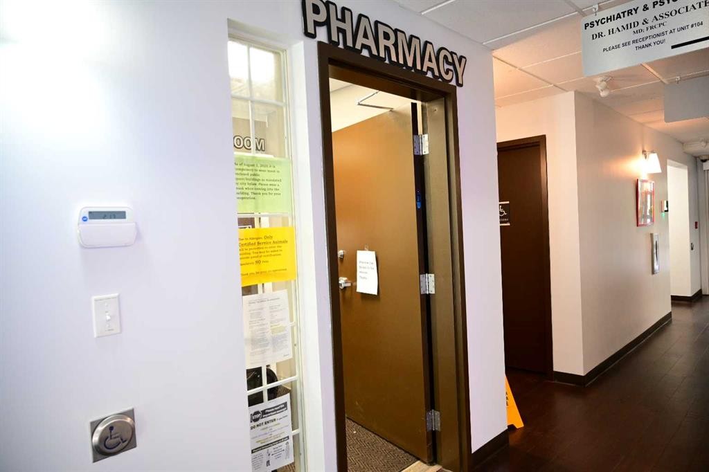 6108 Bowness Road Nw, Calgary, AB