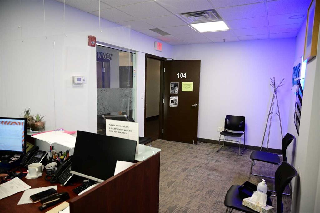 6108 Bowness Road Nw, Calgary, AB