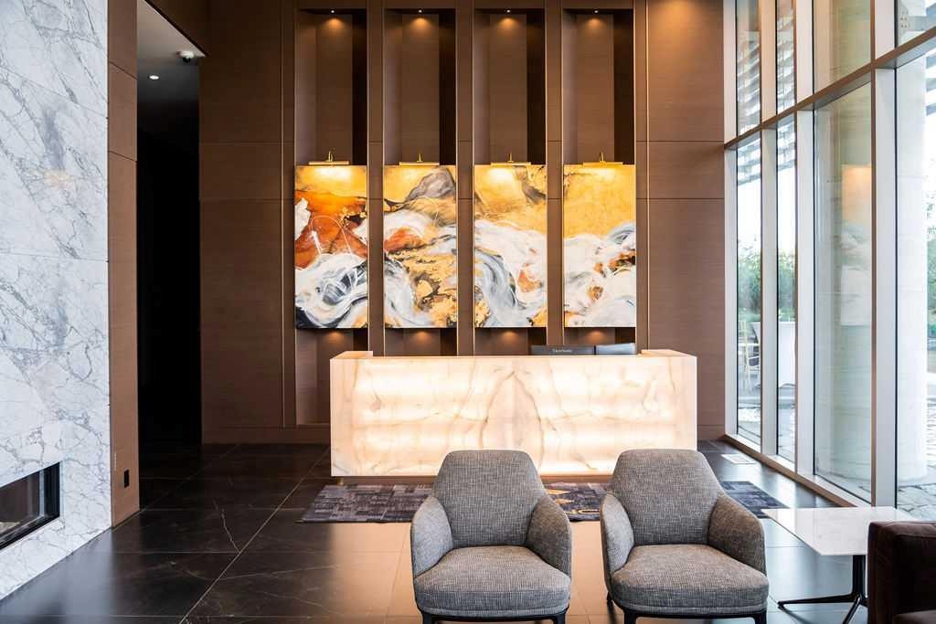 109-738 1 Avenue Sw, Calgary, AB - Indoor Photo Showing Living Room With Fireplace