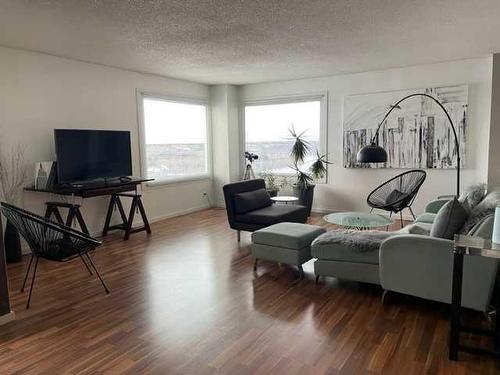 802-12303 Jasper Avenue Nw, Edmonton, AB - Indoor Photo Showing Living Room