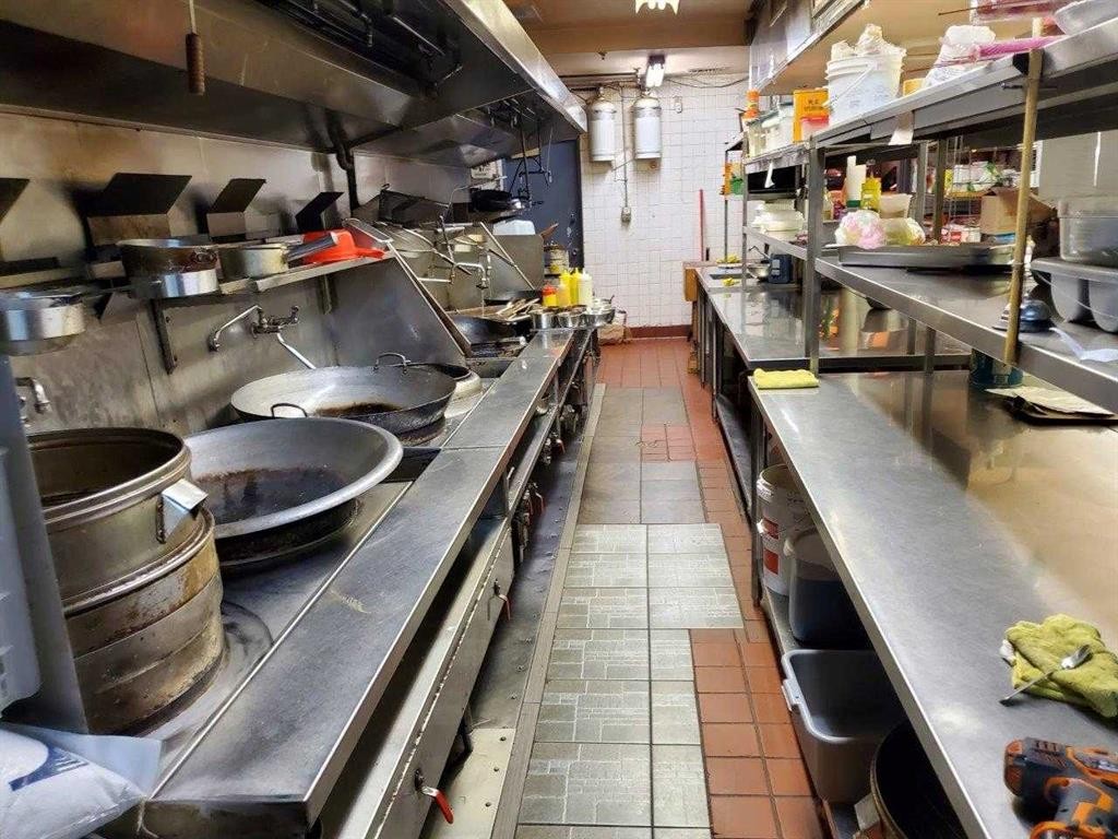 4402 17 Avenue Se, Calgary, AB