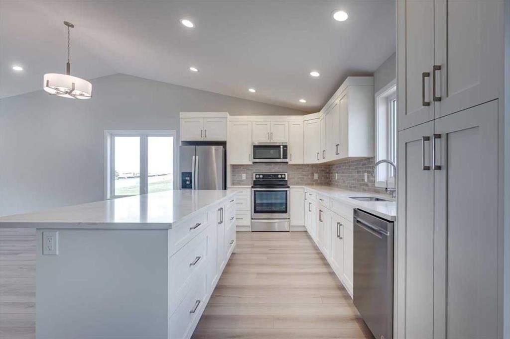 2 Evron Place, Trochu, AB - Indoor Photo Showing Kitchen With Upgraded Kitchen