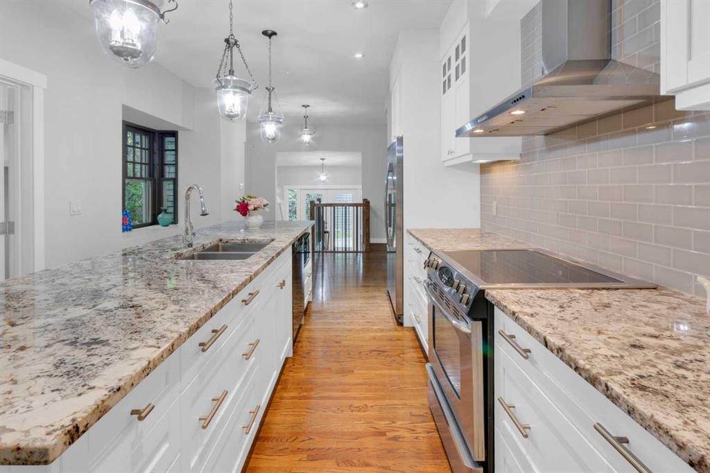 3012 7 Street Sw, Calgary, AB - Indoor Photo Showing Kitchen With Double Sink With Upgraded Kitchen