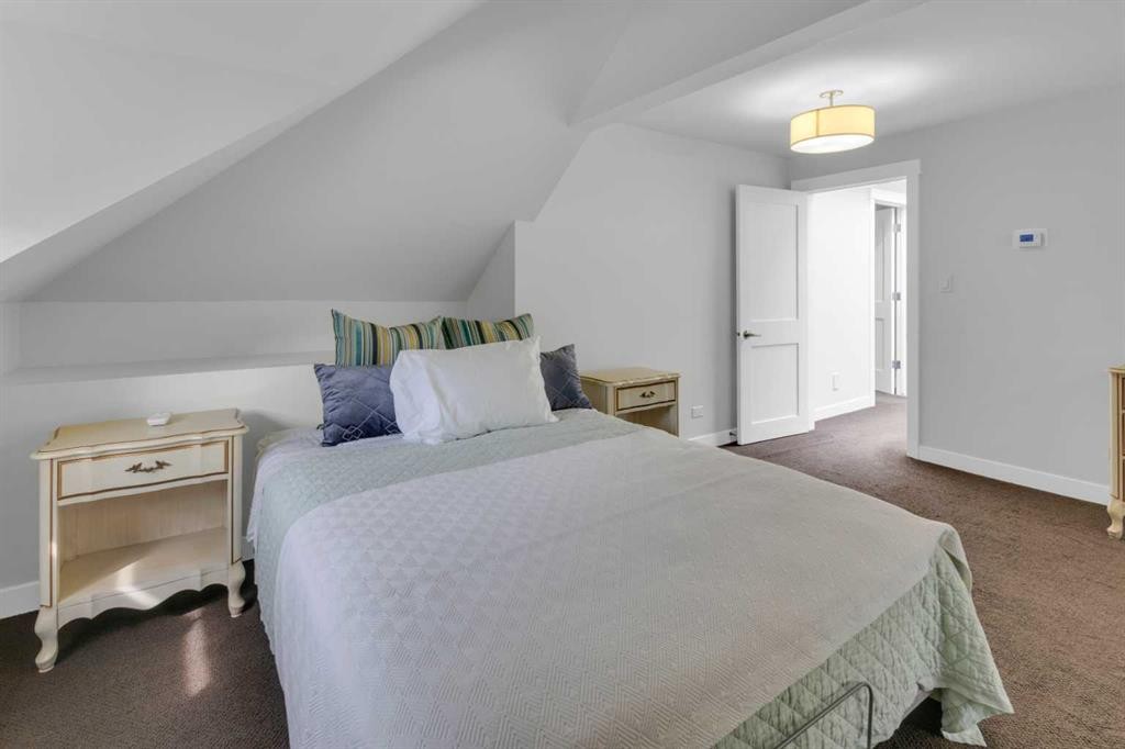 3012 7 Street Sw, Calgary, AB - Indoor Photo Showing Bedroom