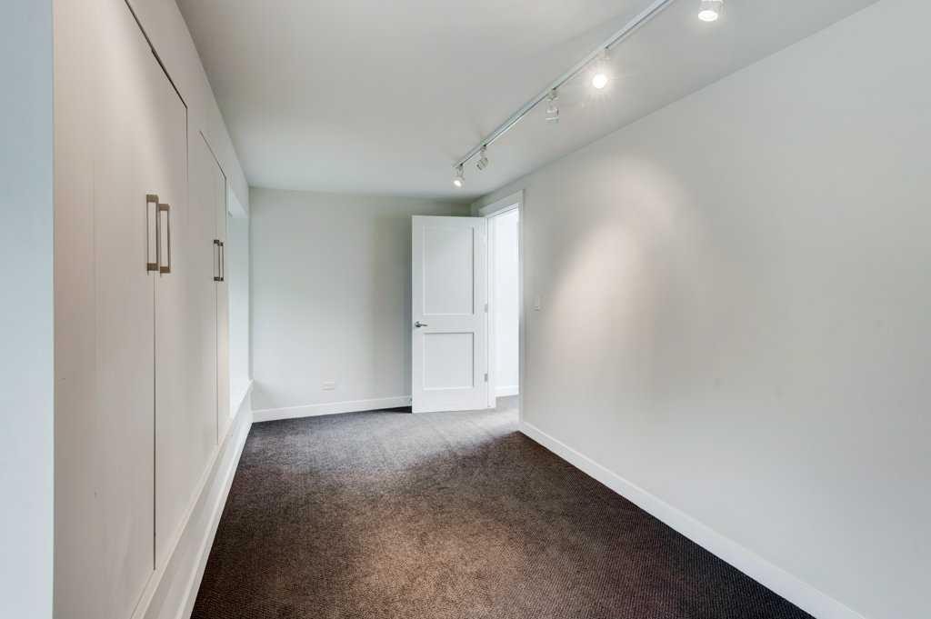 3012 7 Street Sw, Calgary, AB - Indoor Photo Showing Other Room