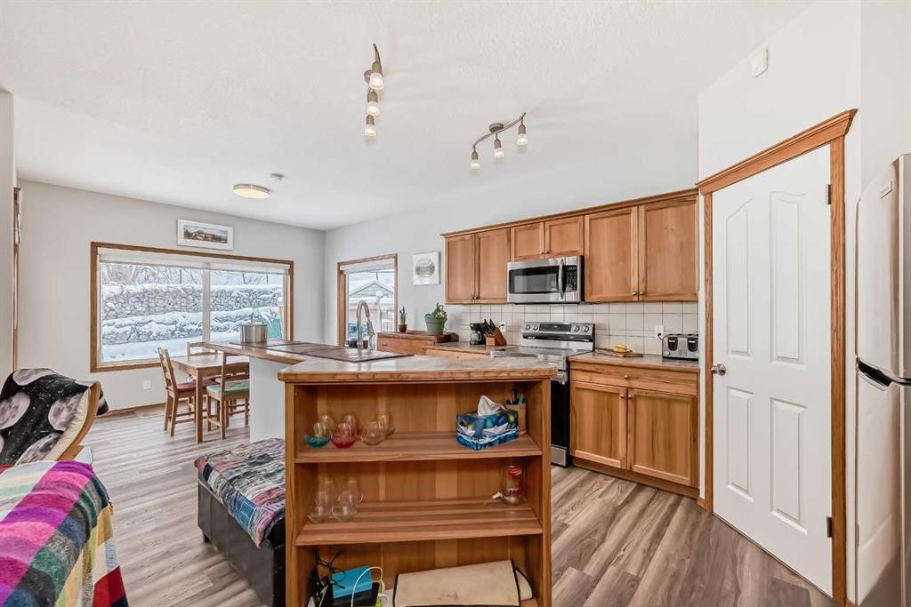 13 Bow Ridge Drive, Cochrane, AB - Indoor Photo Showing Kitchen