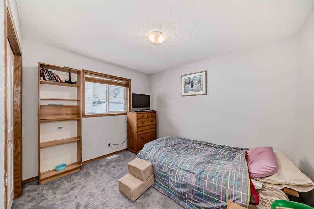 13 Bow Ridge Drive, Cochrane, AB - Indoor Photo Showing Bedroom
