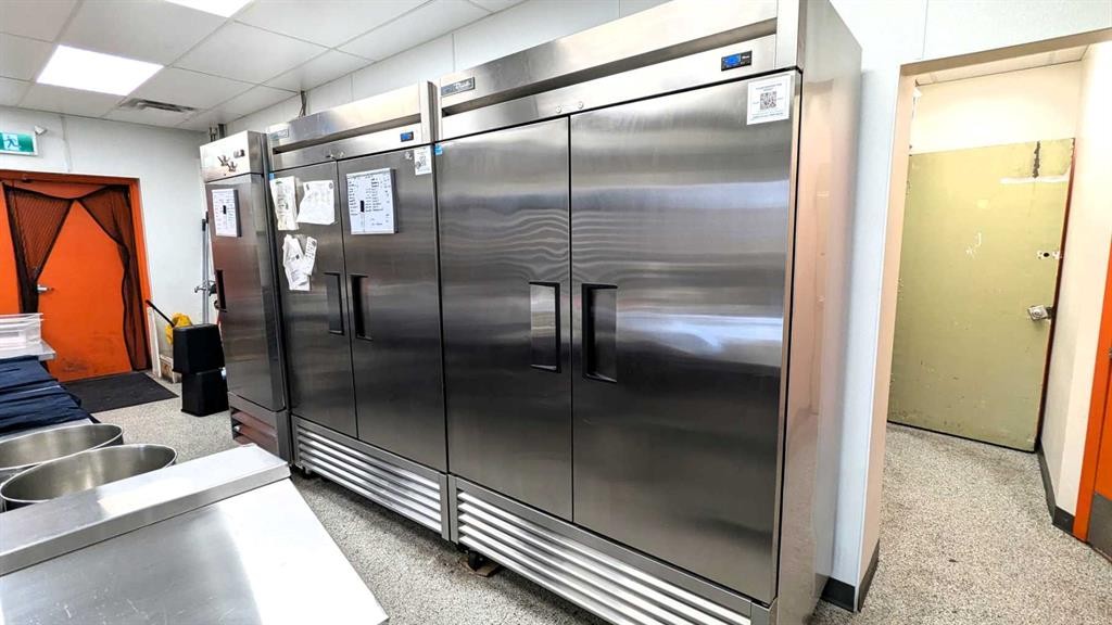 6008 Macleod, Calgary, AB