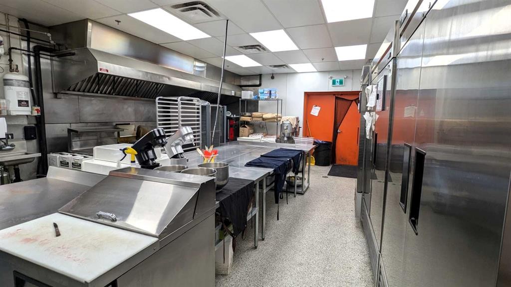 6008 Macleod, Calgary, AB