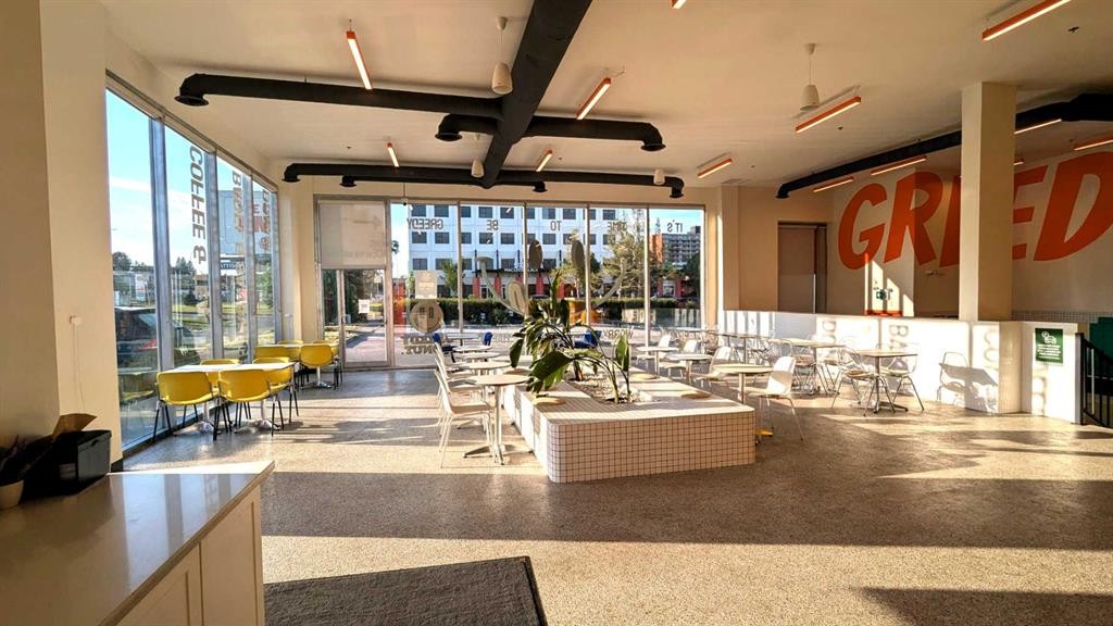 6008 Macleod, Calgary, AB