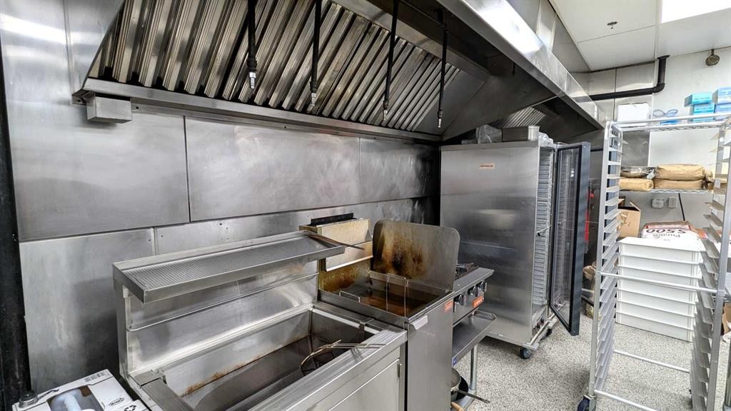 6008 Macleod, Calgary, AB