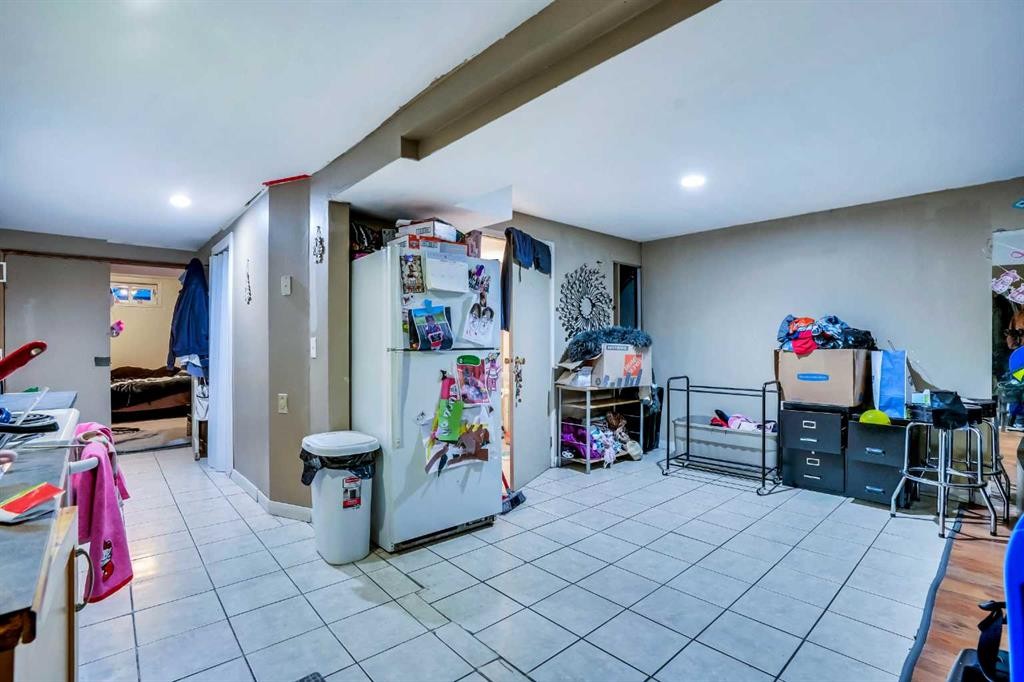 190 Whitefield Drive Ne, Calgary, AB - Indoor