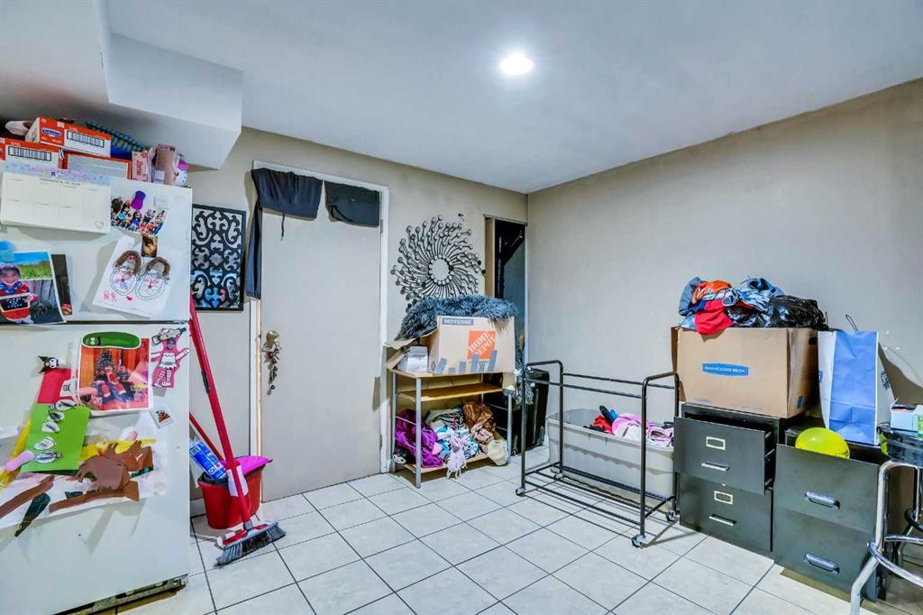 190 Whitefield Drive Ne, Calgary, AB - Indoor