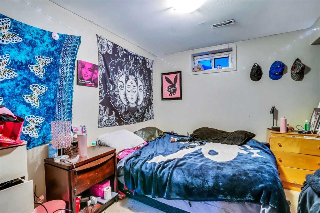 190 Whitefield Drive Ne, Calgary, AB - Indoor Photo Showing Bedroom