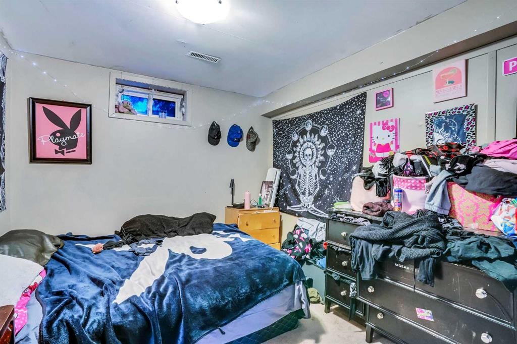 190 Whitefield Drive Ne, Calgary, AB - Indoor Photo Showing Bedroom