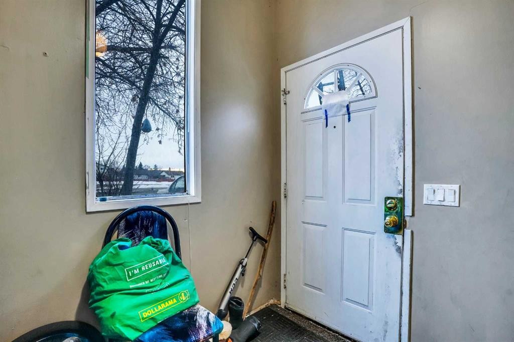 190 Whitefield Drive Ne, Calgary, AB - Indoor Photo Showing Other Room