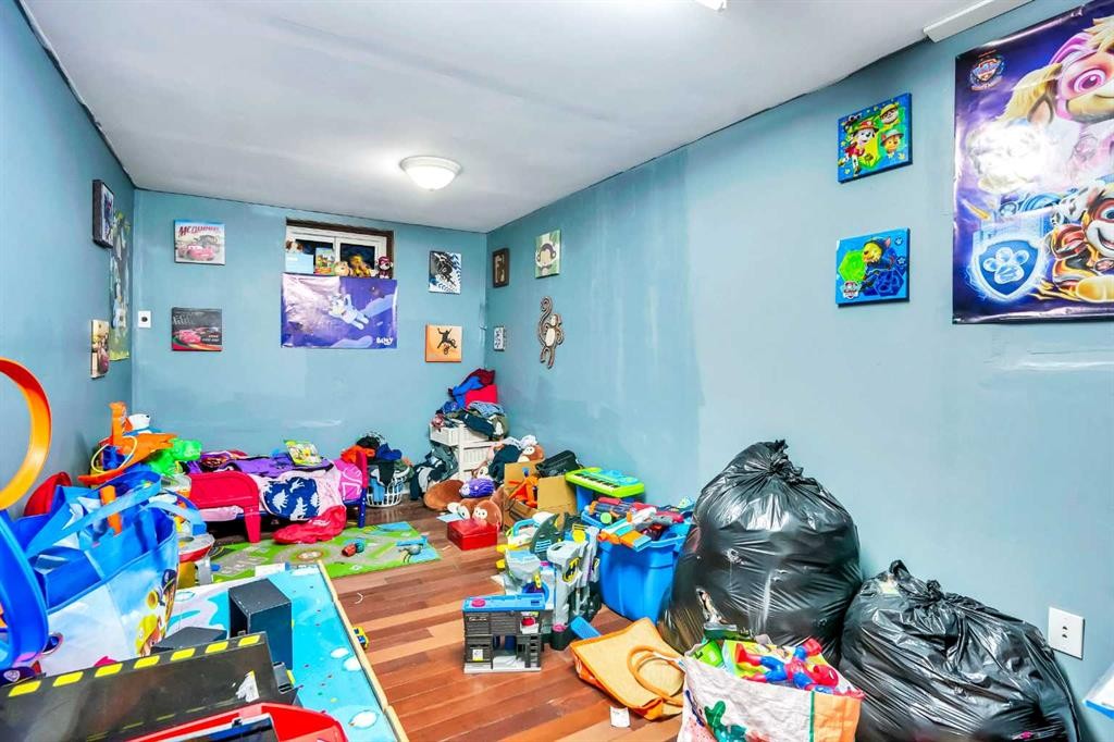 190 Whitefield Drive Ne, Calgary, AB - Indoor Photo Showing Other Room