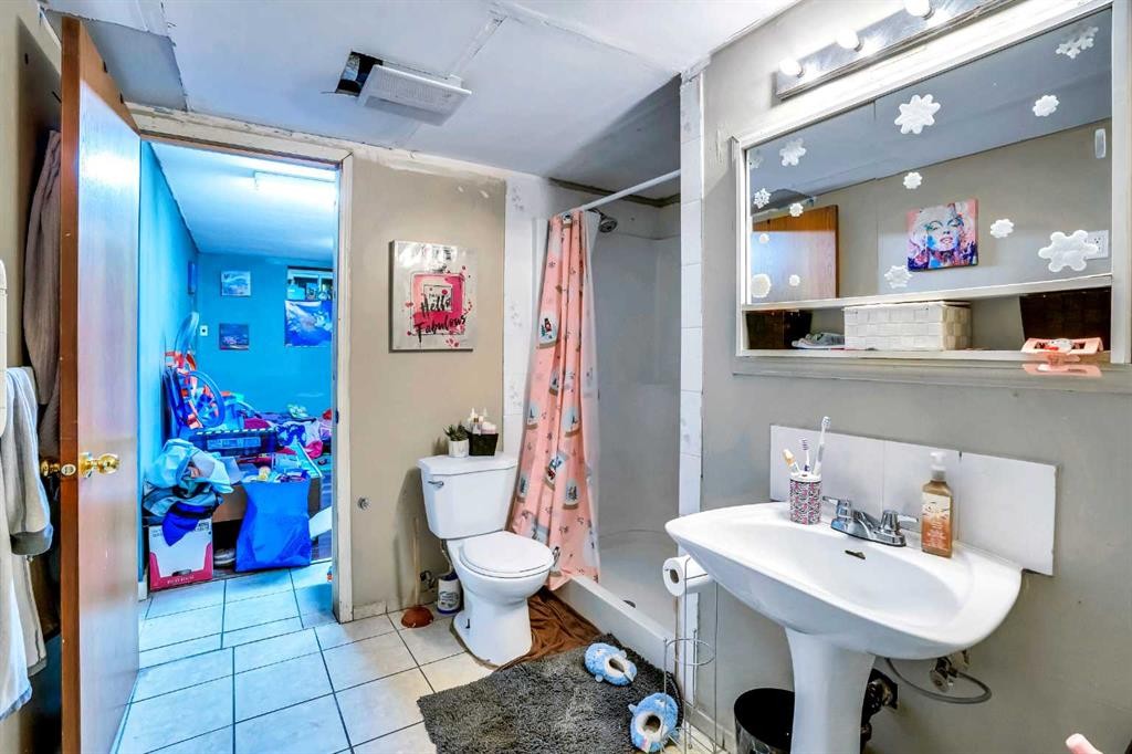 190 Whitefield Drive Ne, Calgary, AB - Indoor Photo Showing Bathroom