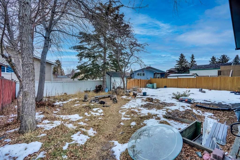 190 Whitefield Drive Ne, Calgary, AB - Outdoor With Backyard