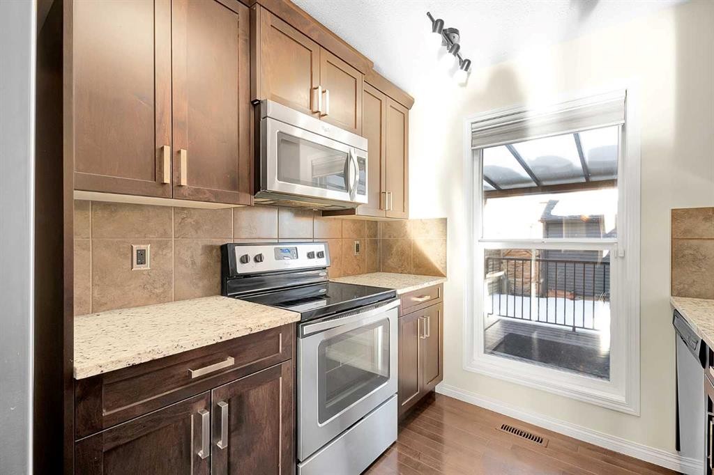 149 Walden Parade Se, Calgary, AB - Indoor Photo Showing Kitchen