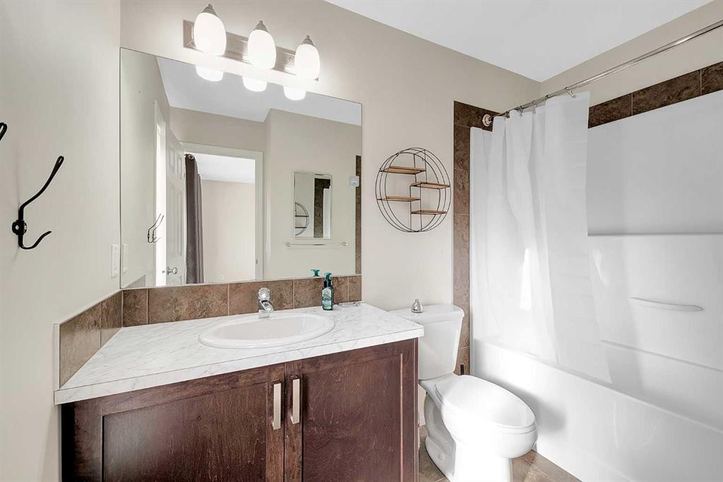 149 Walden Parade Se, Calgary, AB - Indoor Photo Showing Bathroom
