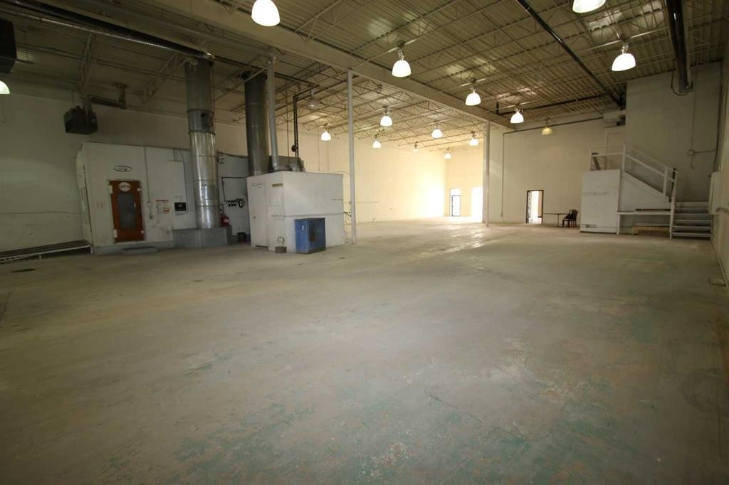 Bays 4-5-7419 50 Avenue, Red Deer, AB