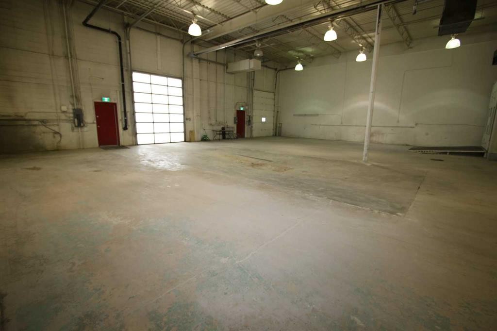 Bays 4-5-7419 50 Avenue, Red Deer, AB