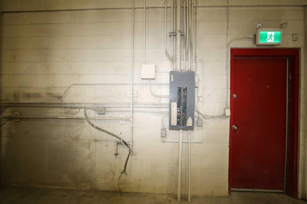 Bays 4-5-7419 50 Avenue, Red Deer, AB