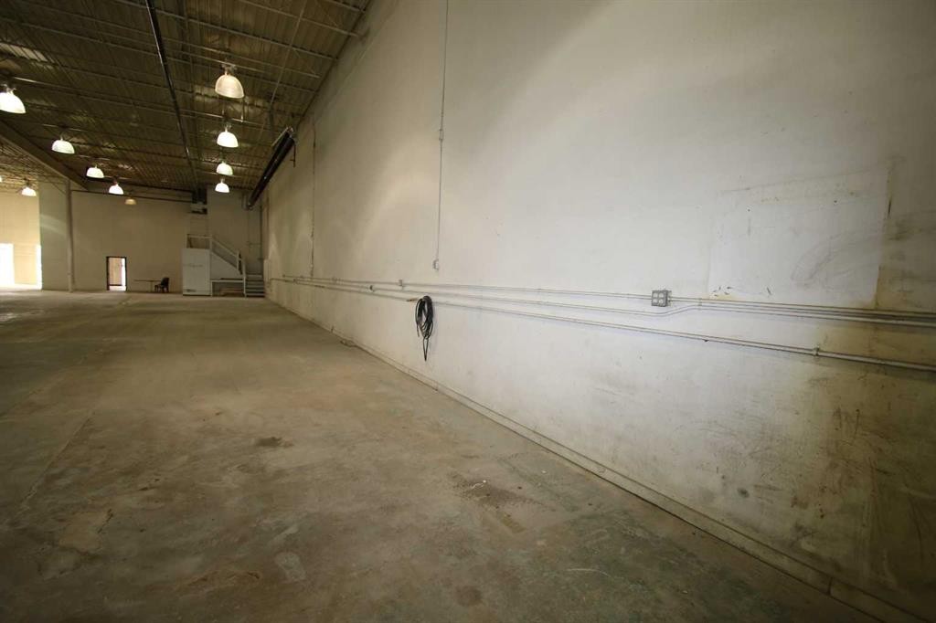 Bays 4-5-7419 50 Avenue, Red Deer, AB