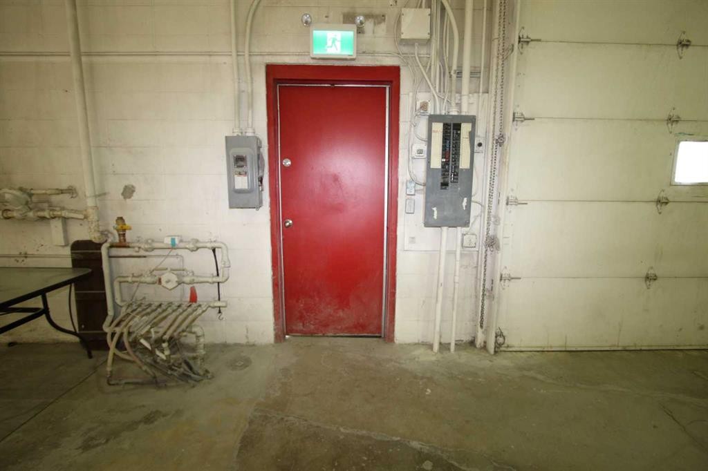 Bays 4-5-7419 50 Avenue, Red Deer, AB