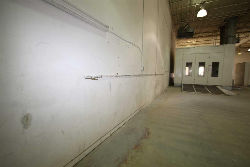 Bays 4-5-7419 50 Avenue, Red Deer, AB