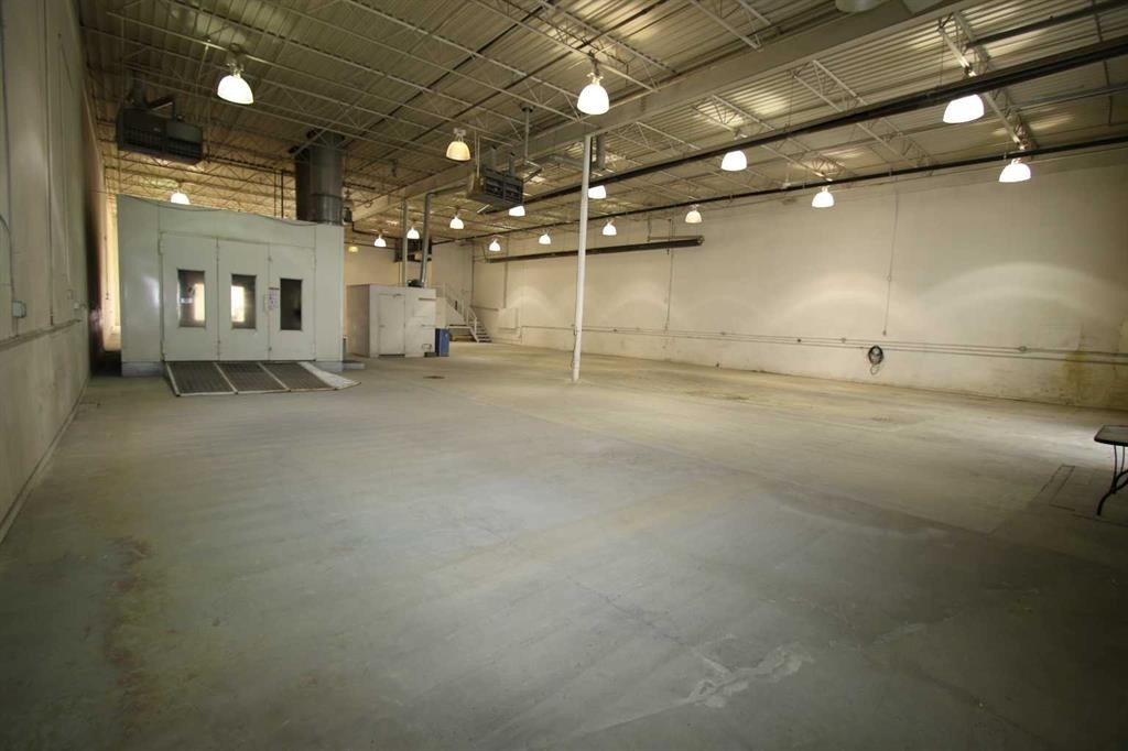 Bays 4-5-7419 50 Avenue, Red Deer, AB