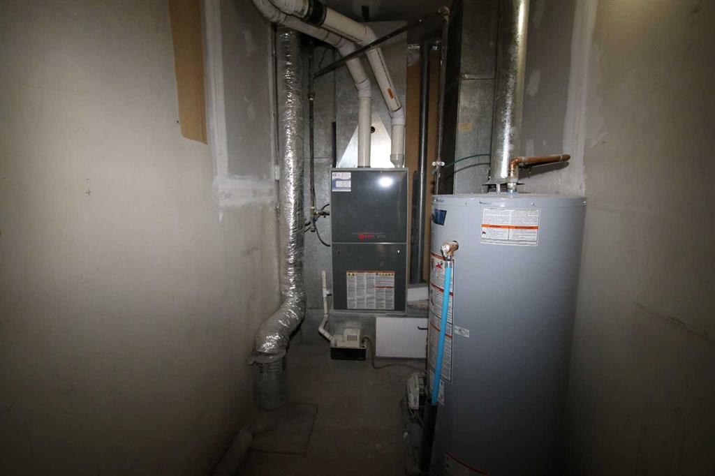 Bays 4-5-7419 50 Avenue, Red Deer, AB