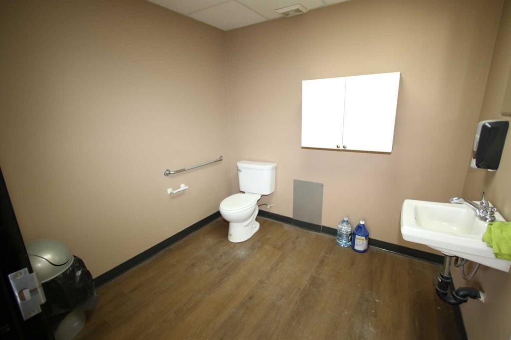 Bays 4-5-7419 50 Avenue, Red Deer, AB