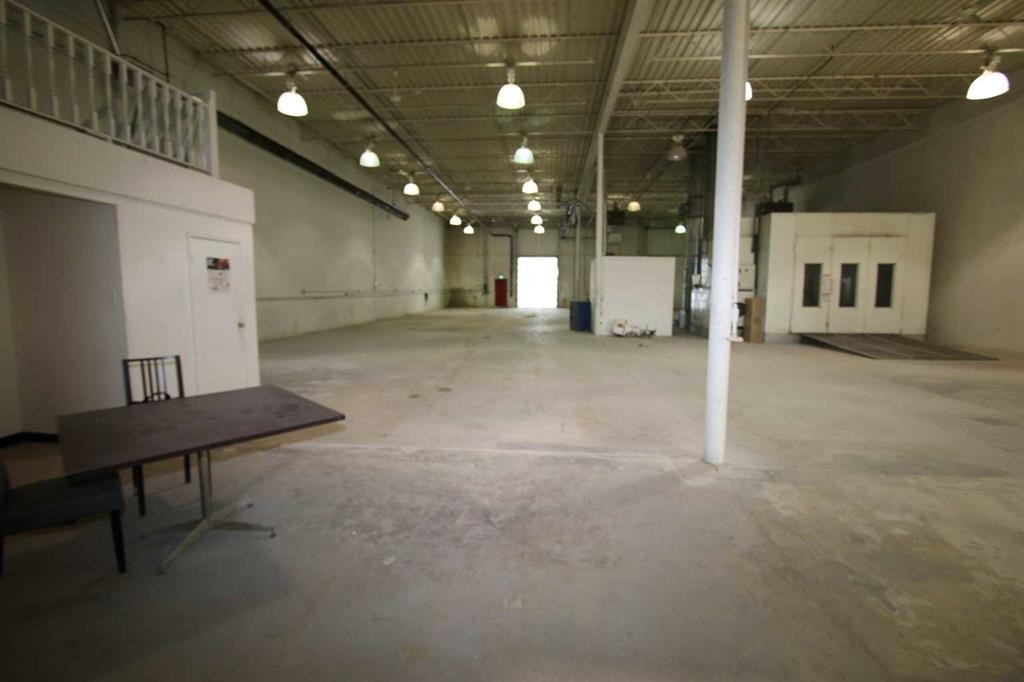 Bays 4-5-7419 50 Avenue, Red Deer, AB