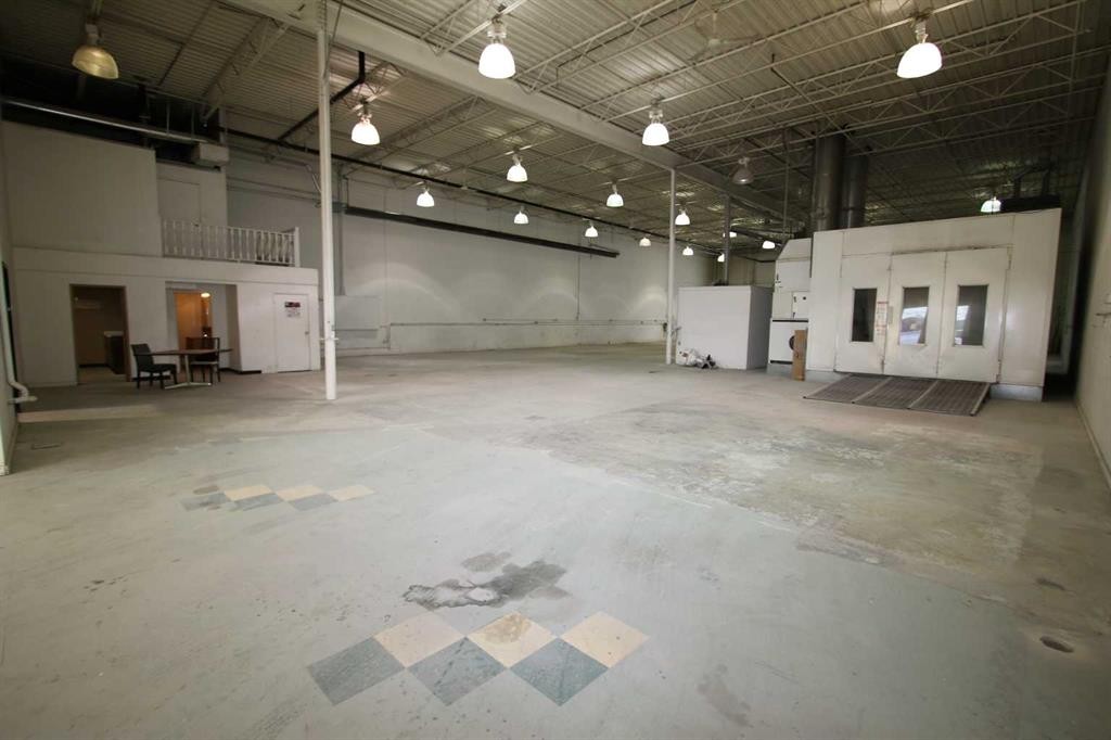 Bays 4-5-7419 50 Avenue, Red Deer, AB