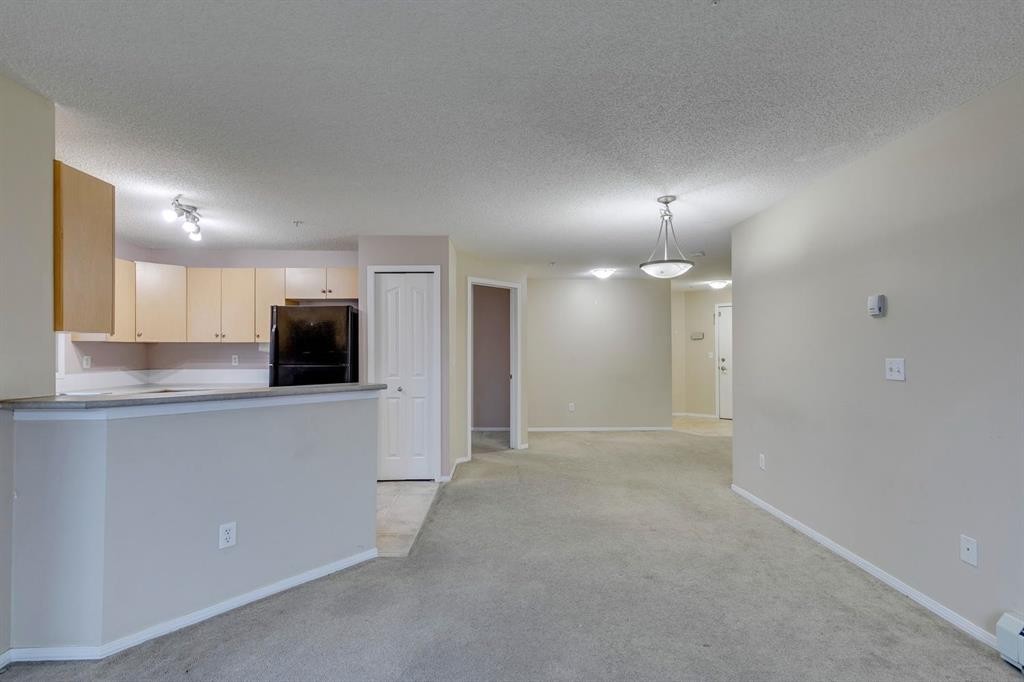 1202-16969 24 Street Sw, Calgary, AB - Indoor Photo Showing Kitchen