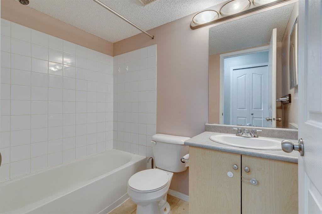 1202-16969 24 Street Sw, Calgary, AB - Indoor Photo Showing Bathroom