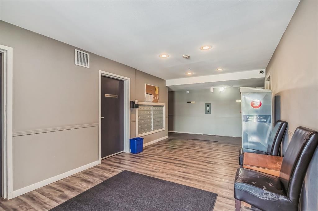 1202-16969 24 Street Sw, Calgary, AB - Indoor Photo Showing Other Room