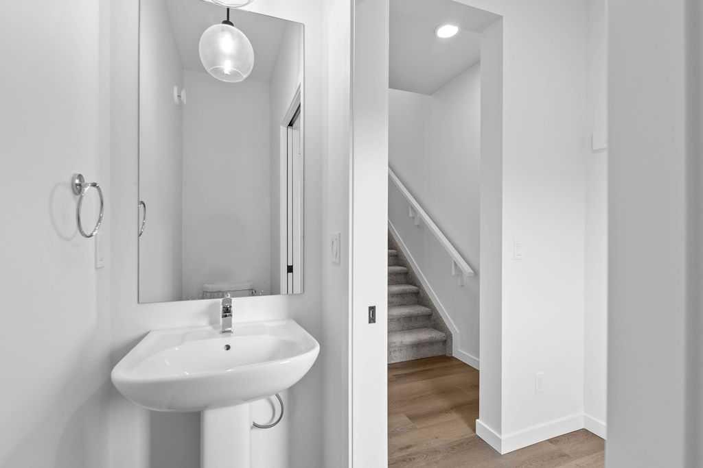 1029 Reynolds Crescent Sw, Airdrie, AB - Indoor Photo Showing Bathroom