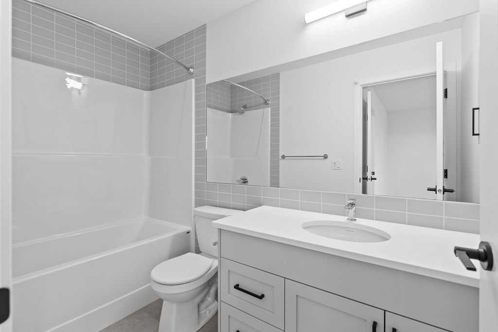 1029 Reynolds Crescent Sw, Airdrie, AB - Indoor Photo Showing Bathroom