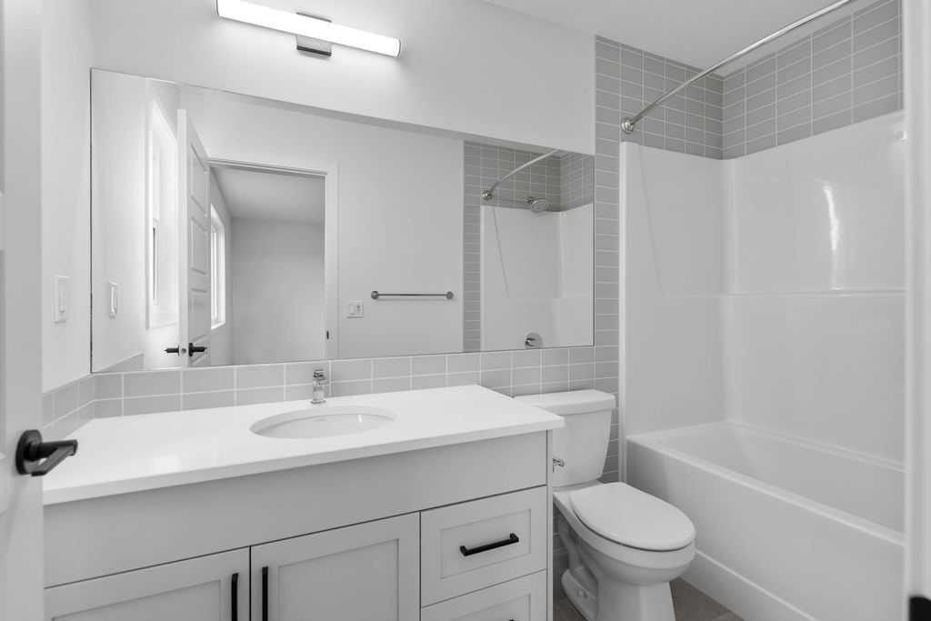 1029 Reynolds Crescent Sw, Airdrie, AB - Indoor Photo Showing Bathroom