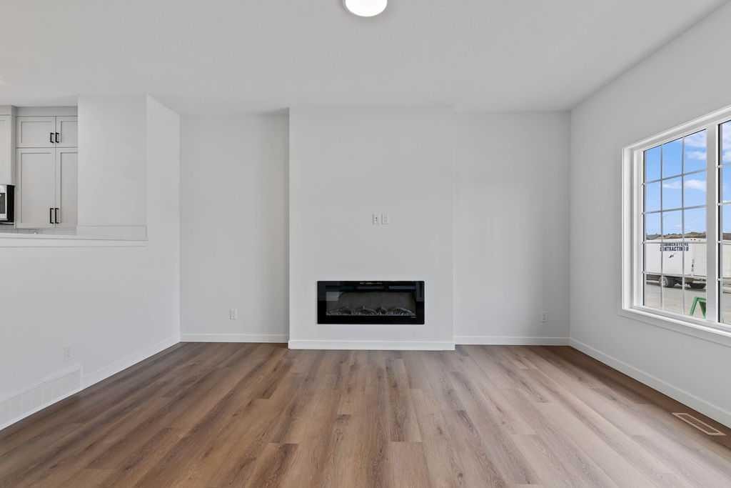1029 Reynolds Crescent Sw, Airdrie, AB - Indoor Photo Showing Living Room With Fireplace