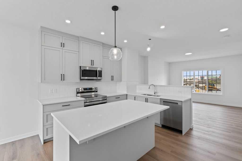 1029 Reynolds Crescent Sw, Airdrie, AB - Indoor Photo Showing Kitchen With Upgraded Kitchen