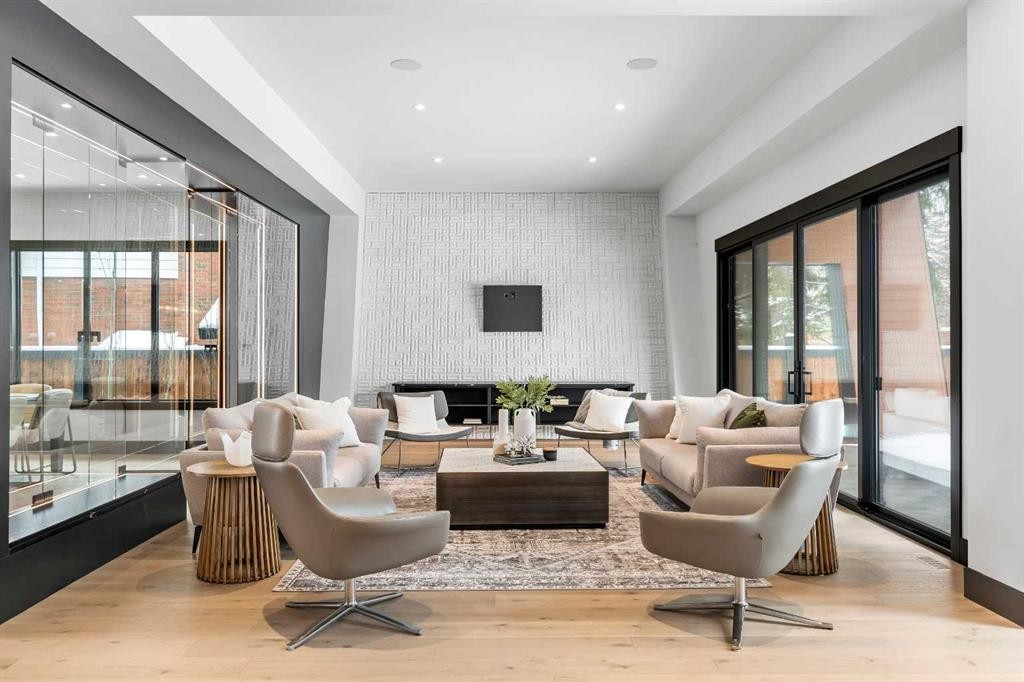 1016 Beverley Boulevard Sw, Calgary, AB - Indoor