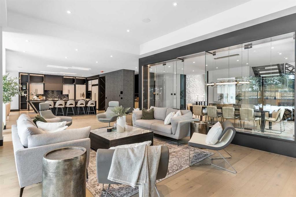 1016 Beverley Boulevard Sw, Calgary, AB - Indoor Photo Showing Living Room