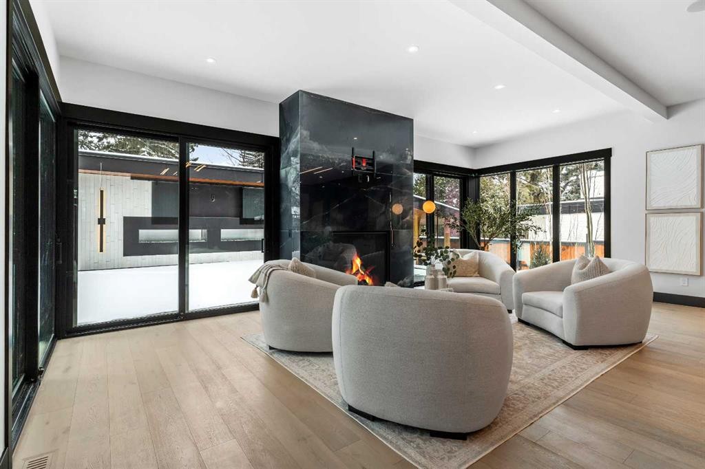 1016 Beverley Boulevard Sw, Calgary, AB - Indoor