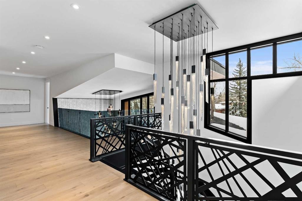 1016 Beverley Boulevard Sw, Calgary, AB - Indoor Photo Showing Other Room