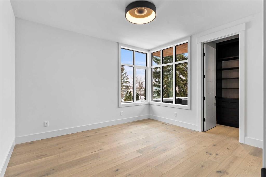 1016 Beverley Boulevard Sw, Calgary, AB - Indoor Photo Showing Other Room